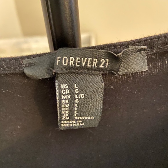 Women’s Forever 21 Black Long Sleeve Crop Top with Ruffles - Picture 2 of 2